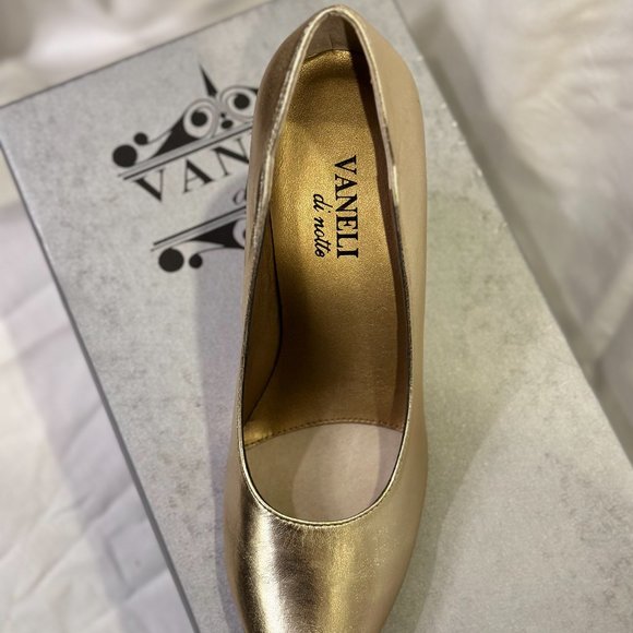 Vaneli - Picture 2 of 5